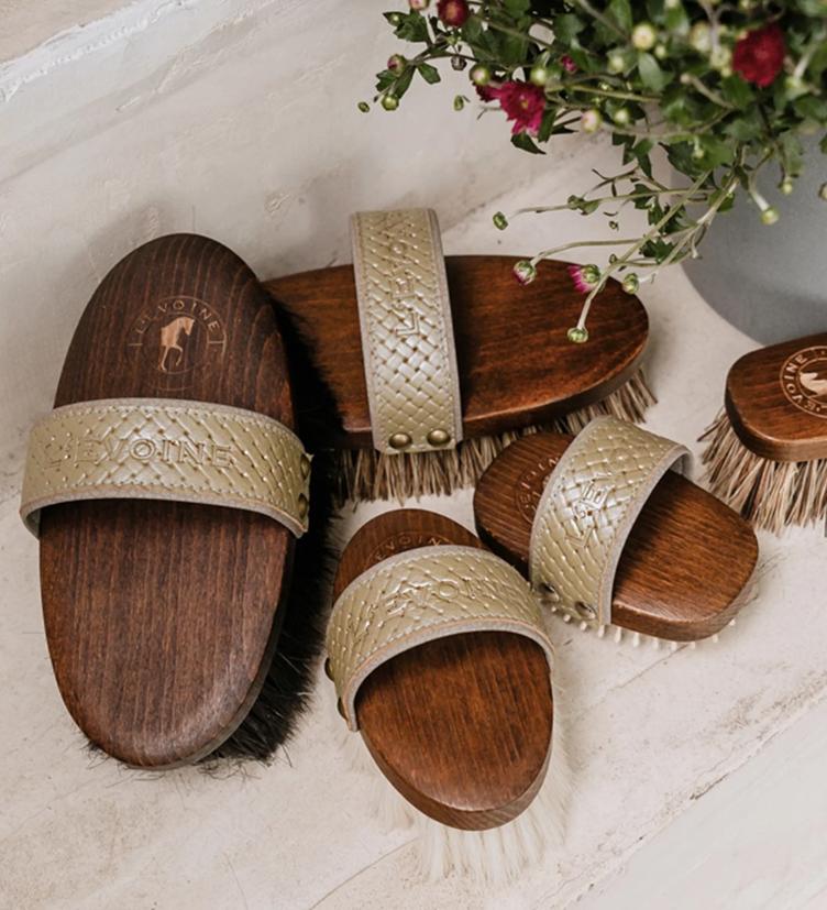 L`EVOINE Pferdebürsten Set Essential mit Gravour möglich - 1